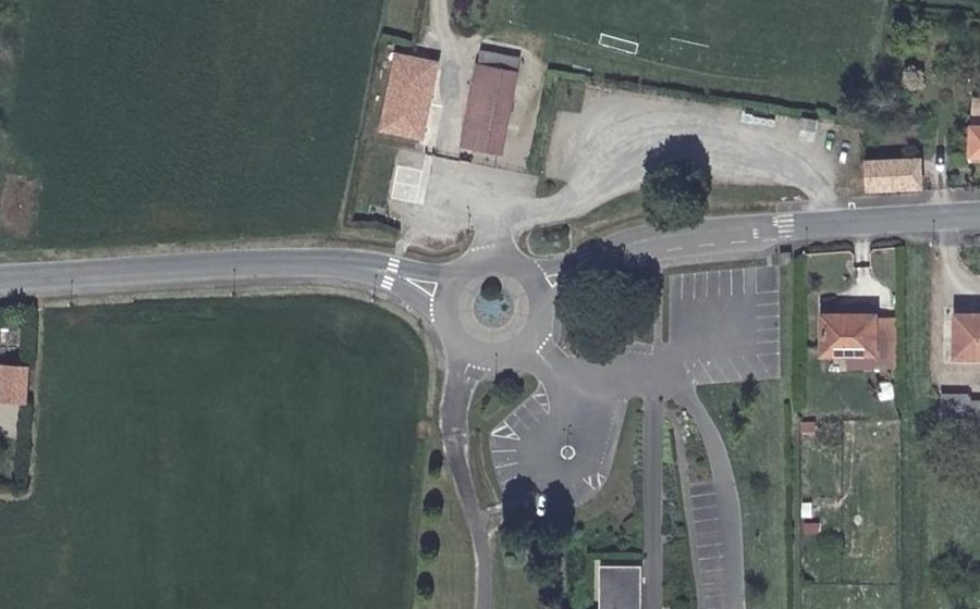 Vue aérienne du Rond-point anonyme n°188614210