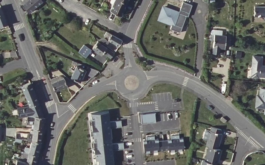 Vue aérienne du Rond-point anonyme n°188632715