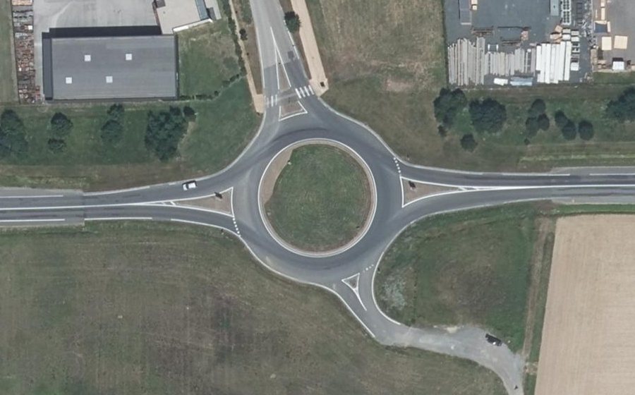Vue aérienne du Rond-point anonyme n°188638393