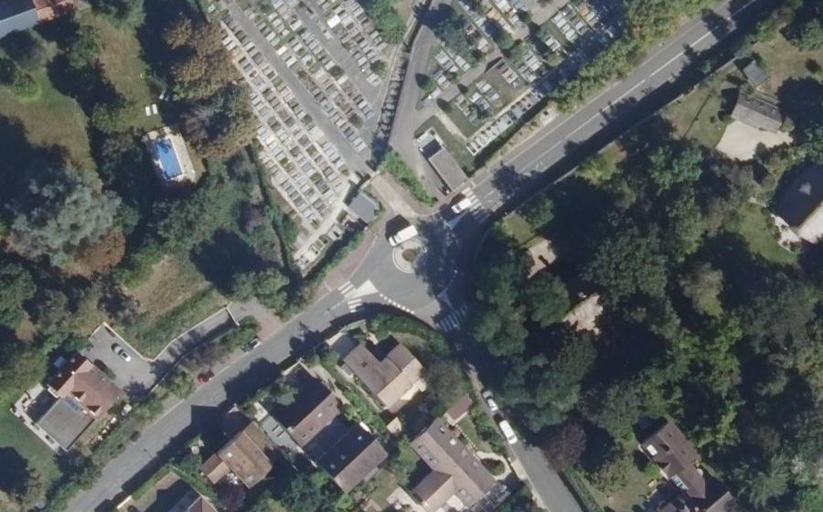 Vue aérienne du Rond-point anonyme n°188645075