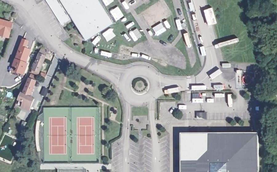 Vue aérienne du Rond-point anonyme n°188663964