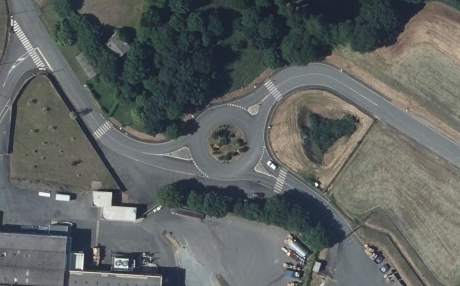 Vue aérienne du Rond-point anonyme n°188782076