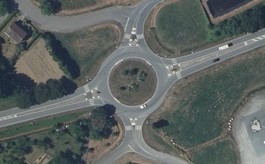 Vue aérienne du Rond-point anonyme n°188782131