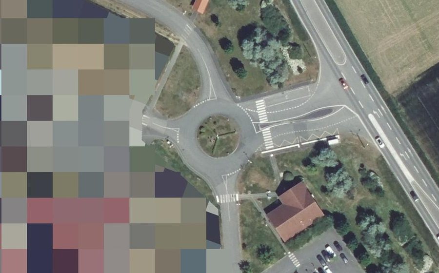 Vue aérienne du Rond-point anonyme n°188809806