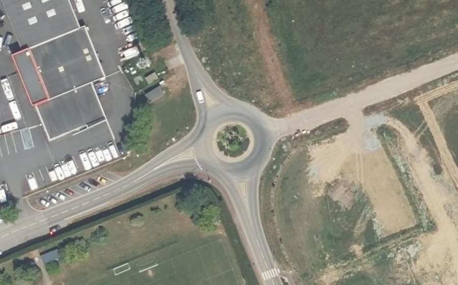 Vue aérienne du Rond-point anonyme n°188905792