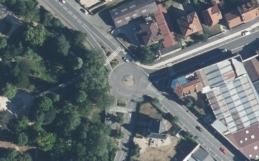 Vue aérienne du Rond-point anonyme n°188914351