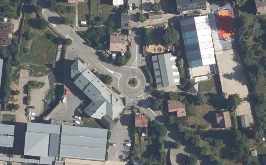 Vue aérienne du Rond-point anonyme n°188914621