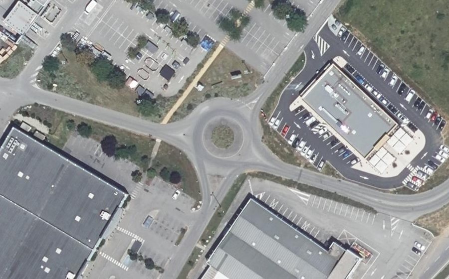 Vue aérienne du Rond-point anonyme n°188940970