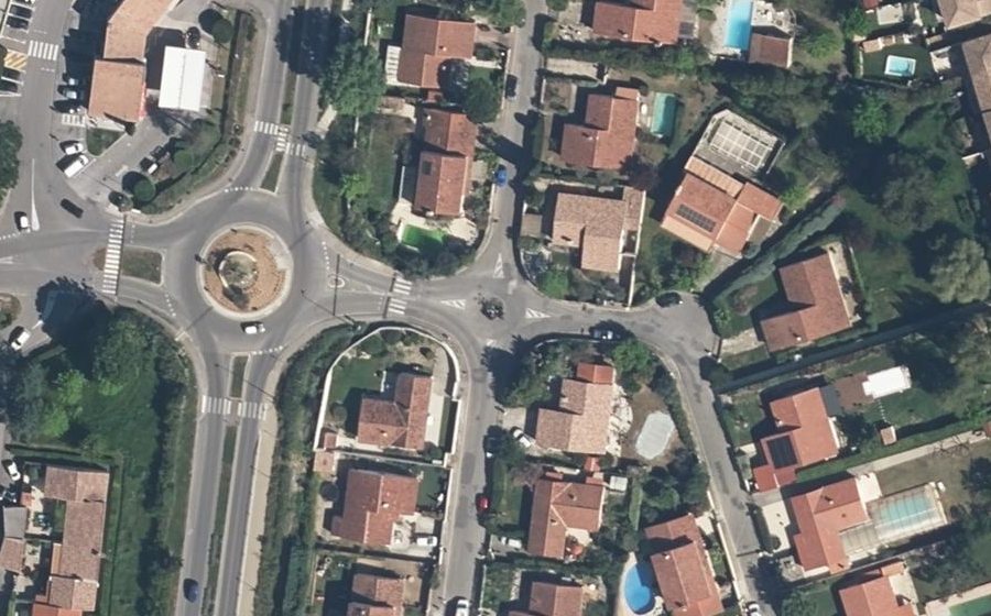 Vue aérienne du Rond-point anonyme n°188958193