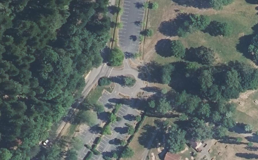 Vue aérienne du Rond-point anonyme n°188972681