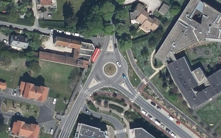 Vue aérienne du Rond-point anonyme n°188990760