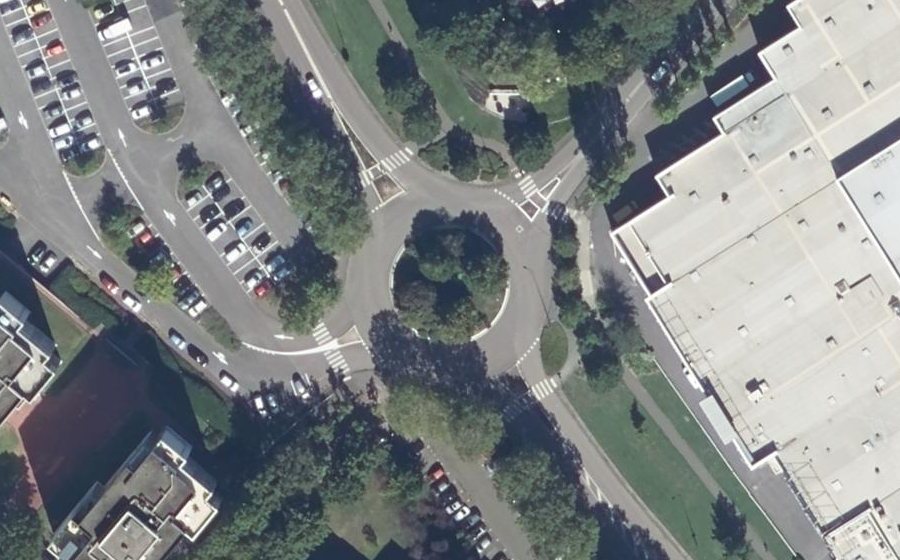 Vue aérienne du Rond-point anonyme n°18906904
