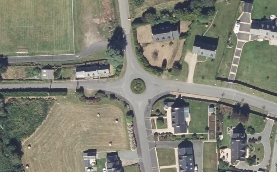 Vue aérienne du Rond-point anonyme n°189127682