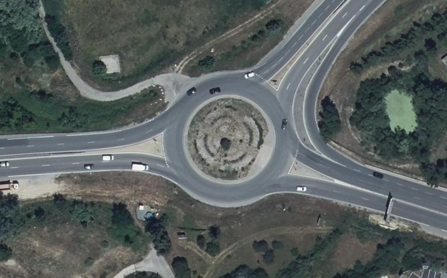 Vue aérienne du Rond-point anonyme n°189134169