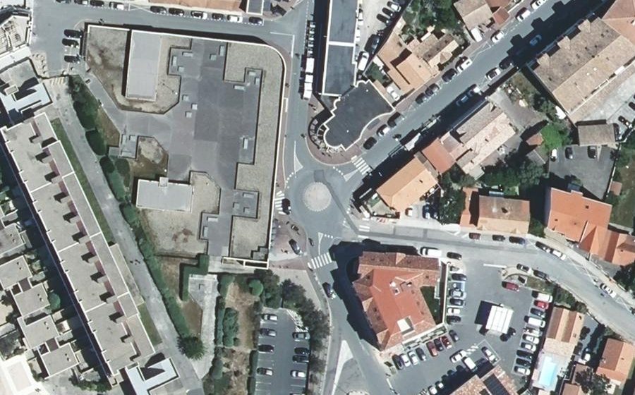Vue aérienne du Rond-point anonyme n°189138787