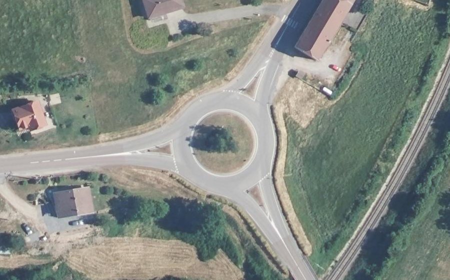 Vue aérienne du Rond-point anonyme n°18922334