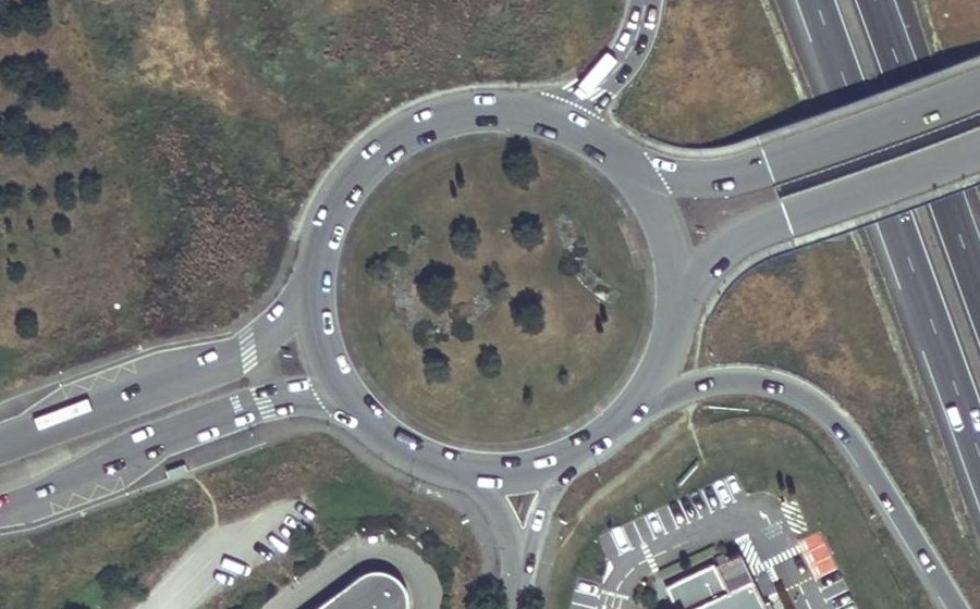 Vue aérienne du Rond-point anonyme n°189233238