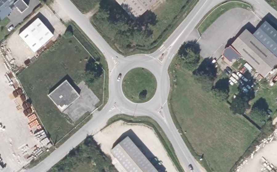 Vue aérienne du Rond-point anonyme n°189255044