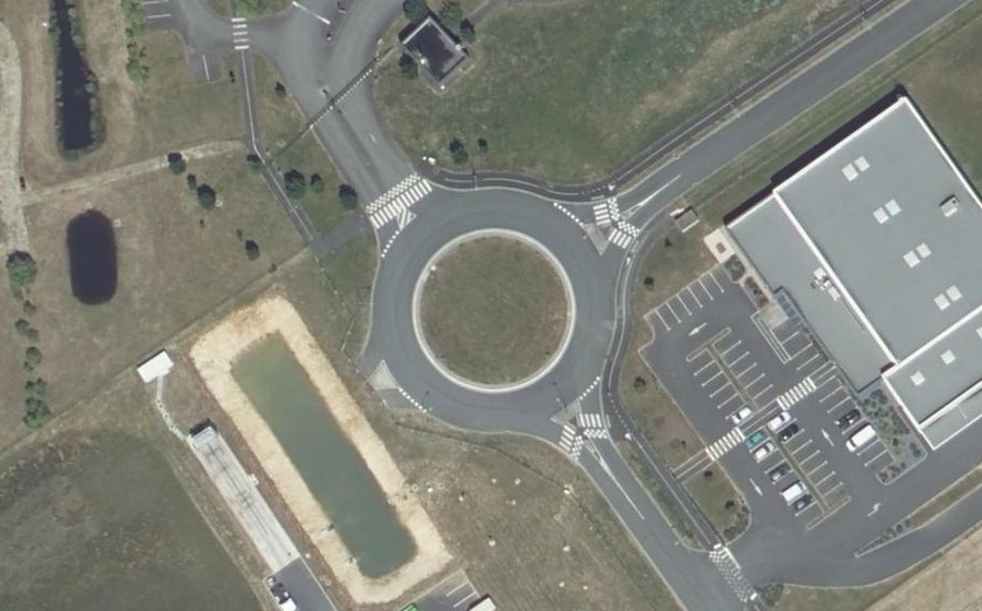 Vue aérienne du Rond-point anonyme n°189261830