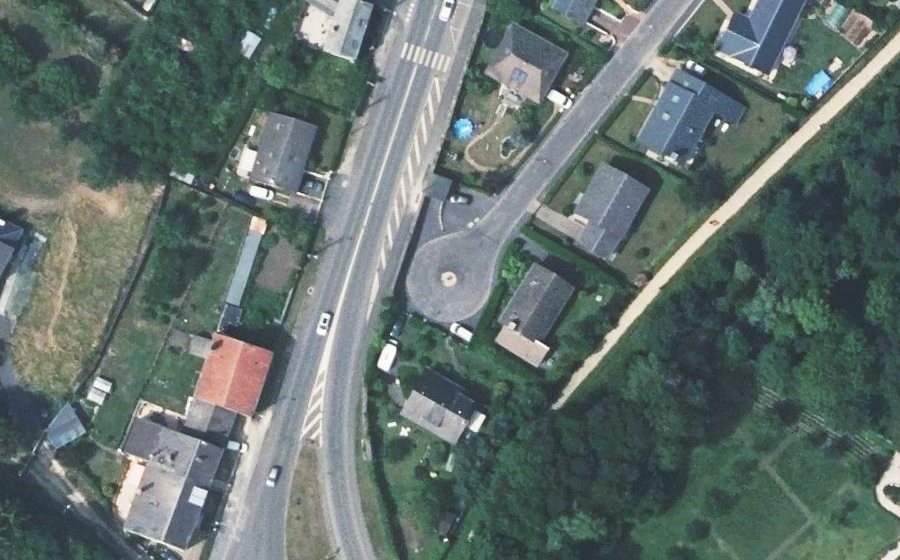 Vue aérienne du Rond-point anonyme n°189268555
