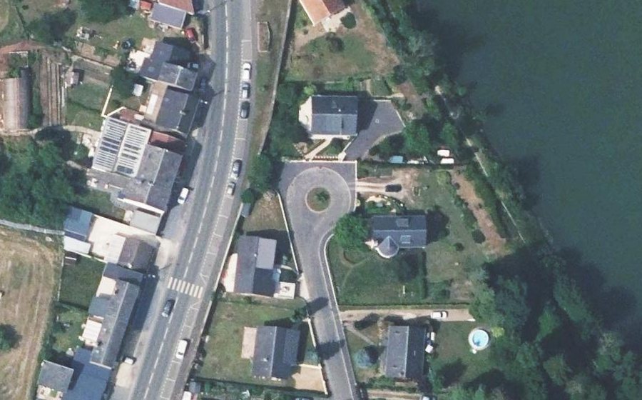 Vue aérienne du Rond-point anonyme n°189268560