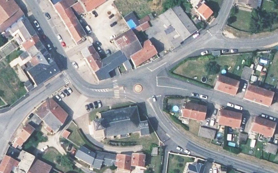 Vue aérienne du Rond-point anonyme n°189268563