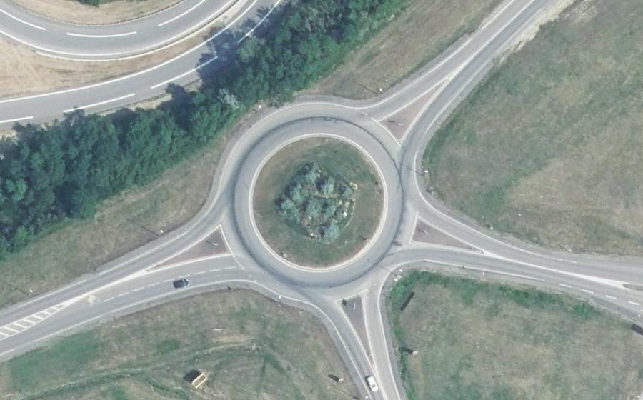Vue aérienne du Rond-point anonyme n°189284077