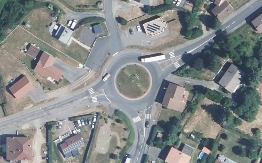 Vue aérienne du Rond-point anonyme n°18930921