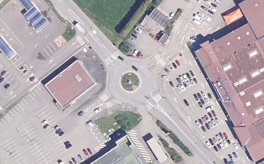 Vue aérienne du Rond-point anonyme n°18931543