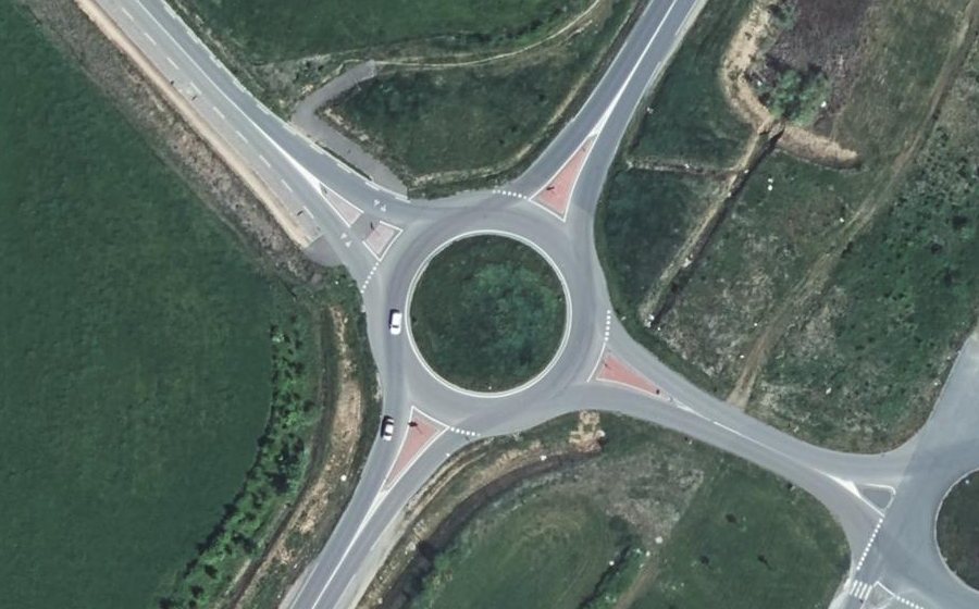 Vue aérienne du Rond-point anonyme n°189336140