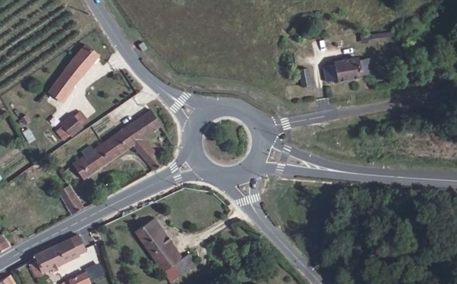 Vue aérienne du Rond-point anonyme n°18937098