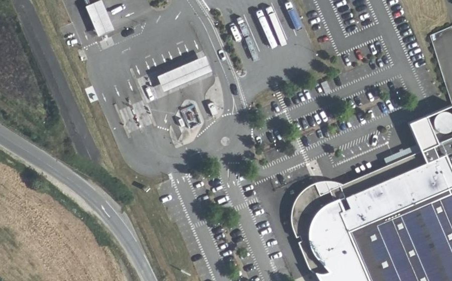 Vue aérienne du Rond-point anonyme n°189407359