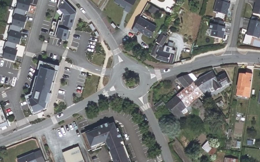 Vue aérienne du Rond-point anonyme n°189424248