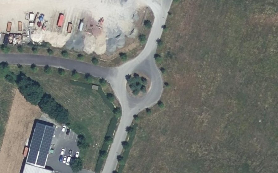 Vue aérienne du Rond-point anonyme n°189501782