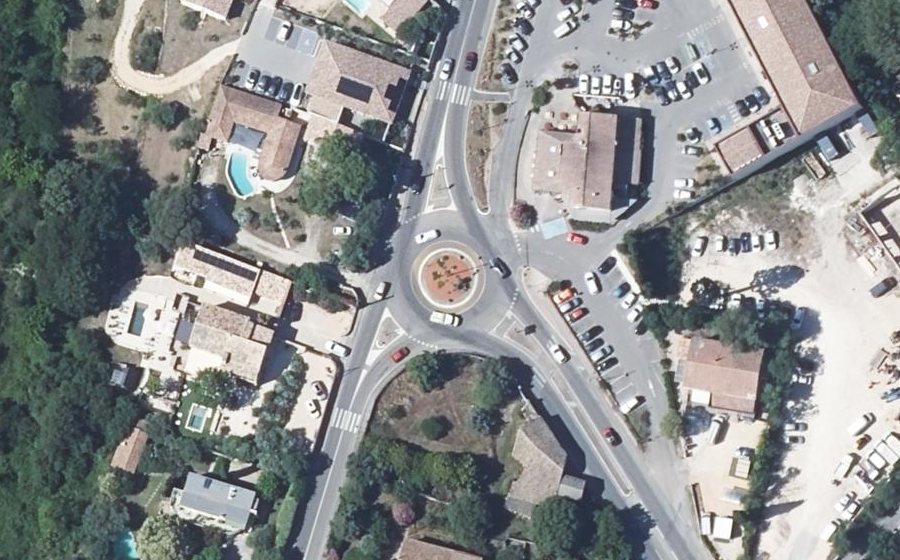 Vue aérienne du Rond-point anonyme n°189503045