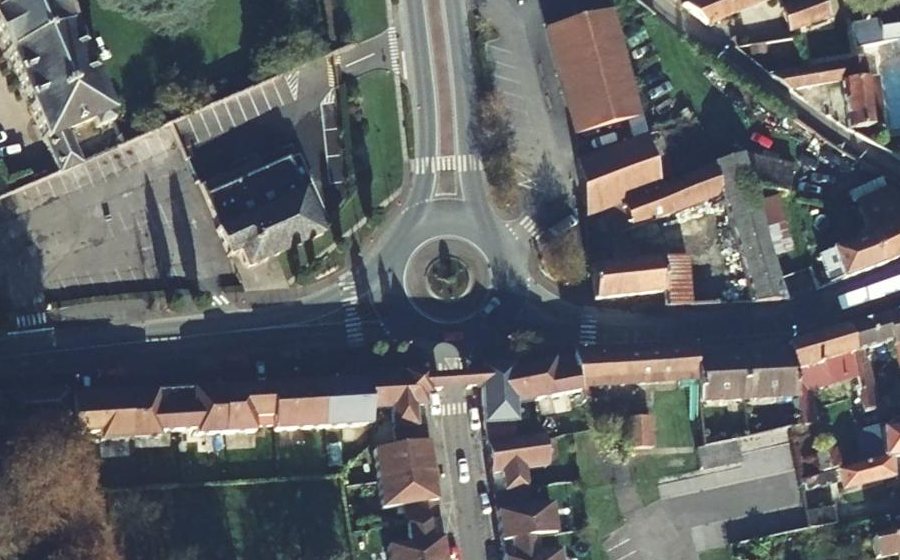 Vue aérienne du Rond-point anonyme n°189517666