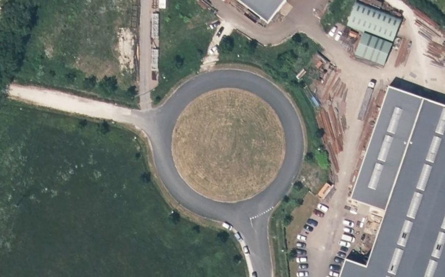 Vue aérienne du Rond-point anonyme n°189562161