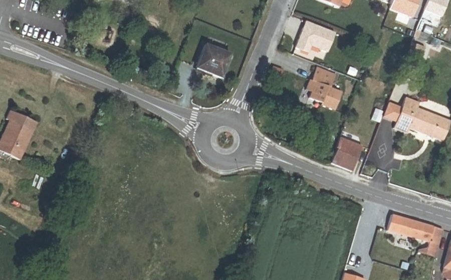 Vue aérienne du Rond-point anonyme n°189578586