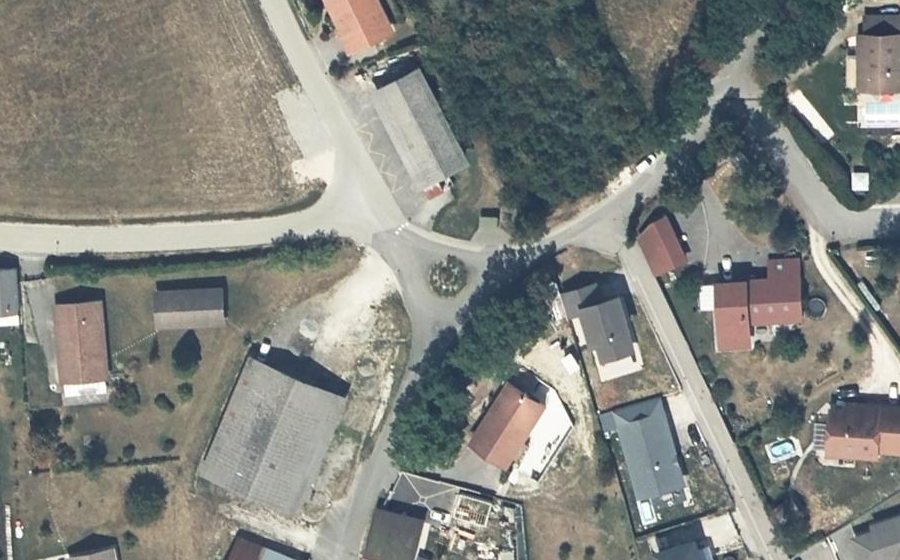 Vue aérienne du Rond-point anonyme n°189588615