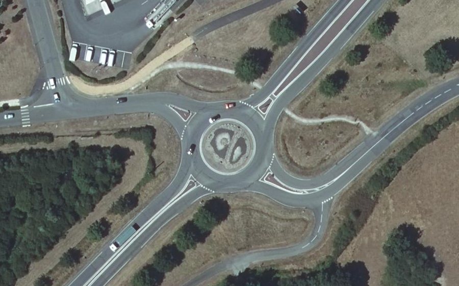 Vue aérienne du Rond-point anonyme n°189598802