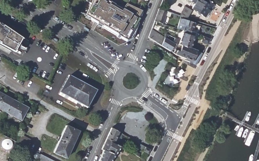 Vue aérienne du Rond-point anonyme n°189665766