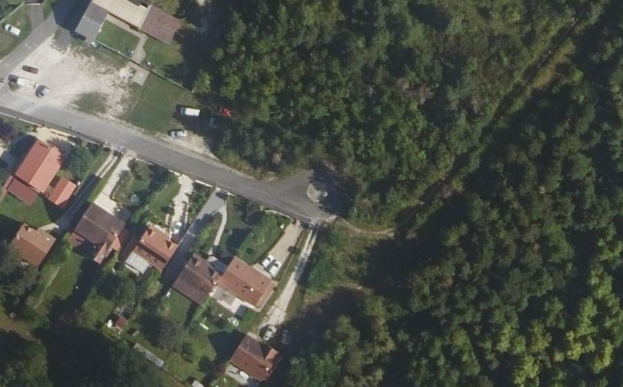 Vue aérienne du Rond-point anonyme n°189687141