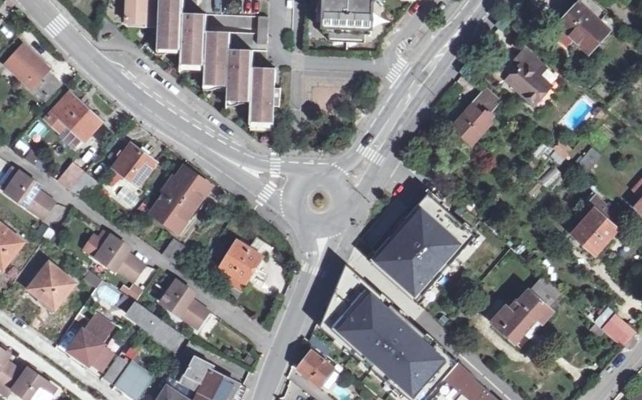 Vue aérienne du Rond-point anonyme n°189699896