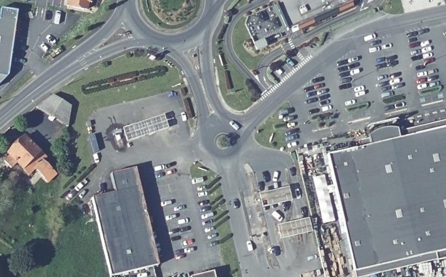 Vue aérienne du Rond-point anonyme n°189748569