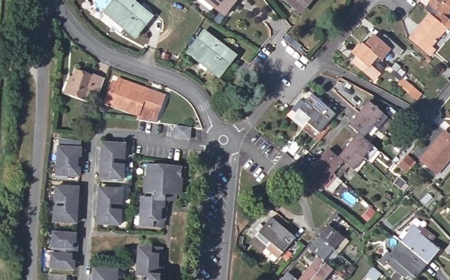 Vue aérienne du Rond-point anonyme n°189811584