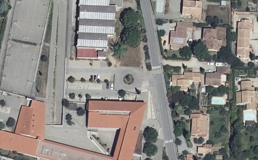 Vue aérienne du Rond-point anonyme n°189924664