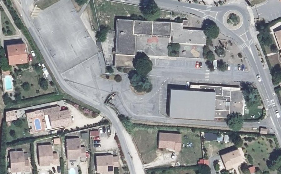 Vue aérienne du Rond-point anonyme n°189992758