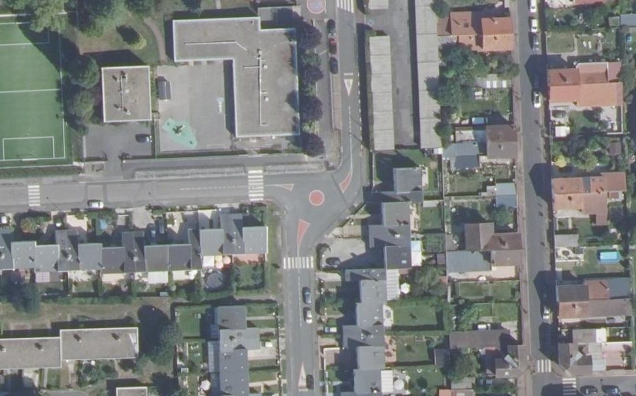 Vue aérienne du Rond-point anonyme n°190039682