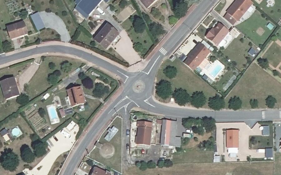 Vue aérienne du Rond-point anonyme n°190124998