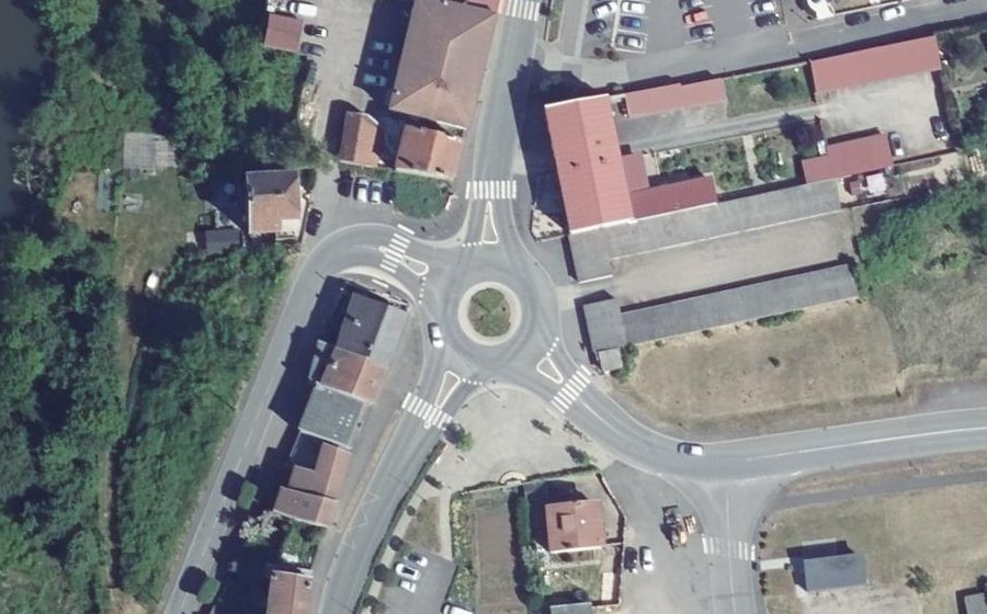 Vue aérienne du Rond-point anonyme n°190133789